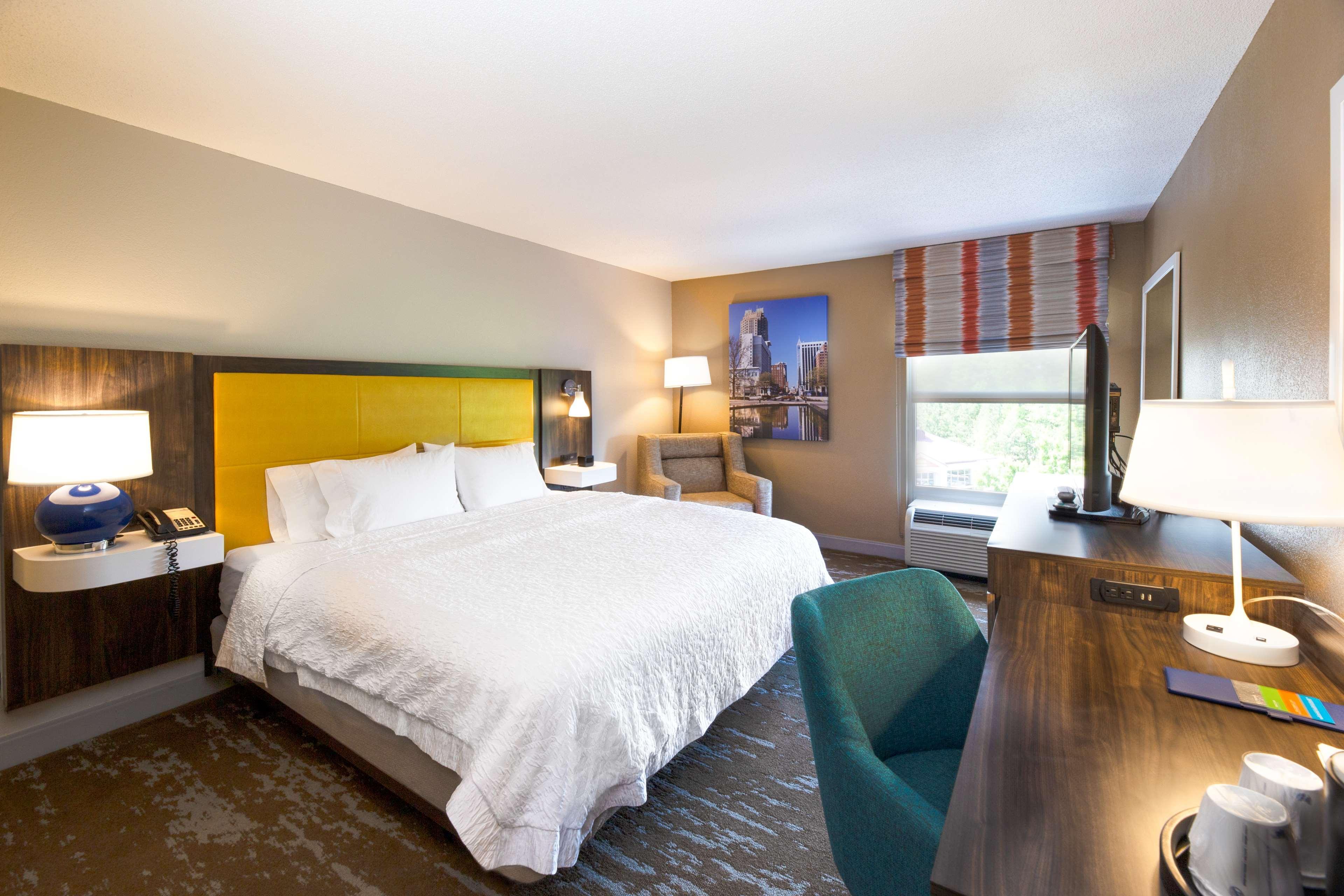 Hampton Inn & Suites Raleigh Cary Lenovo Center Bagian luar foto
