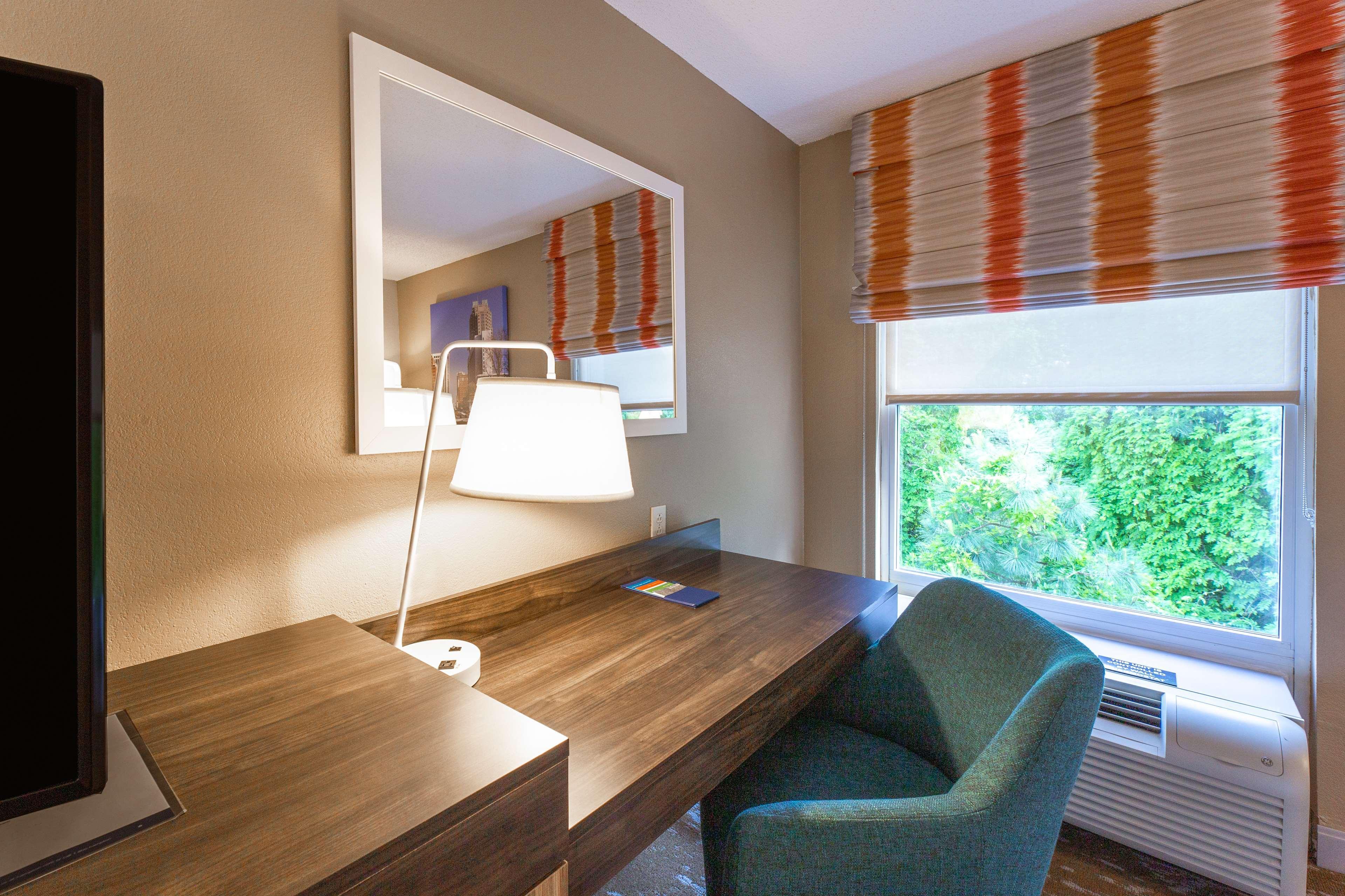 Hampton Inn & Suites Raleigh Cary Lenovo Center Bagian luar foto