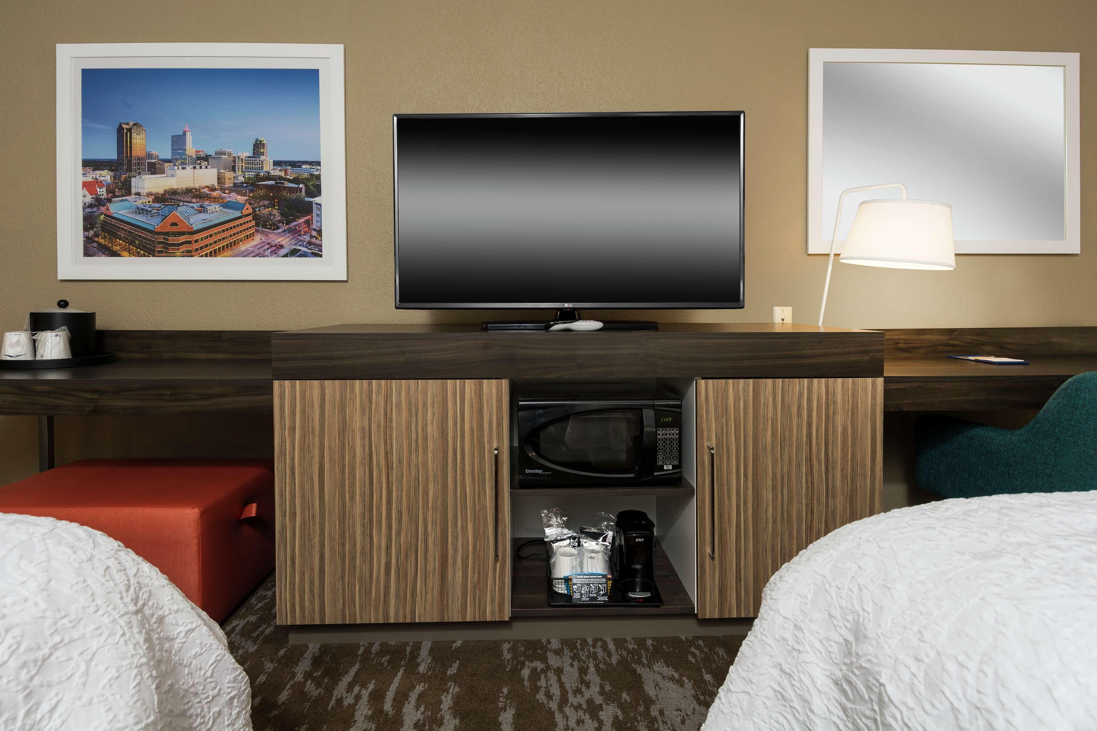 Hampton Inn & Suites Raleigh Cary Lenovo Center Bagian luar foto