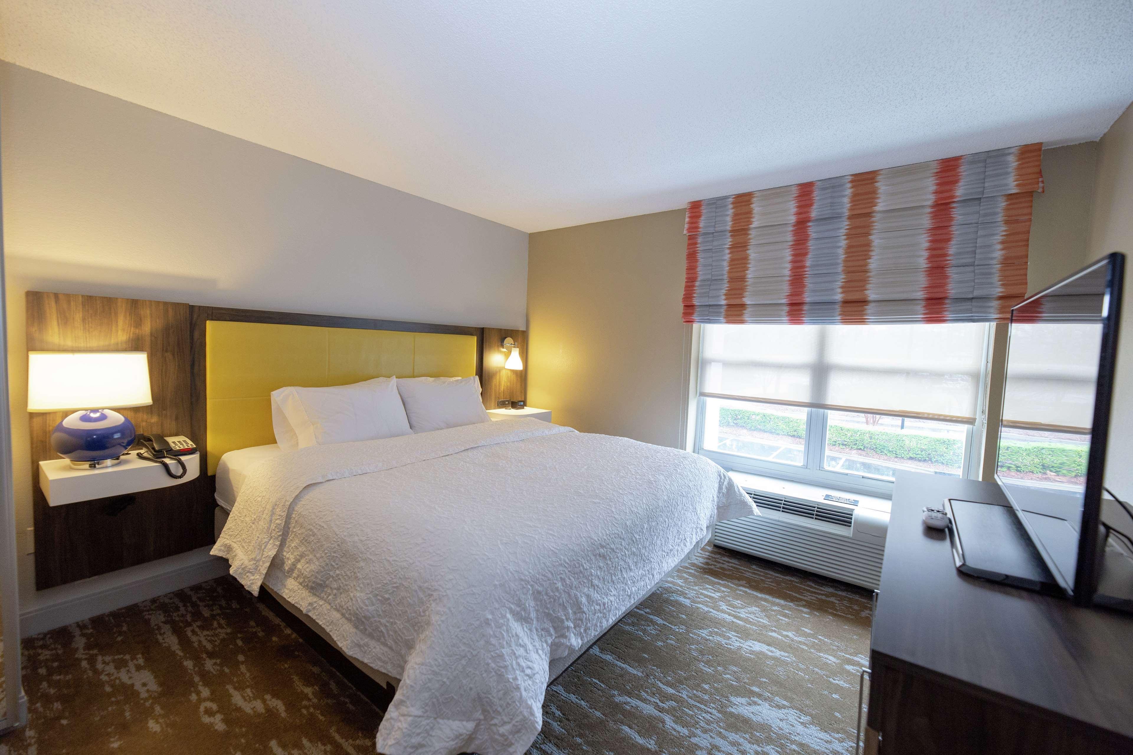 Hampton Inn & Suites Raleigh Cary Lenovo Center Bagian luar foto