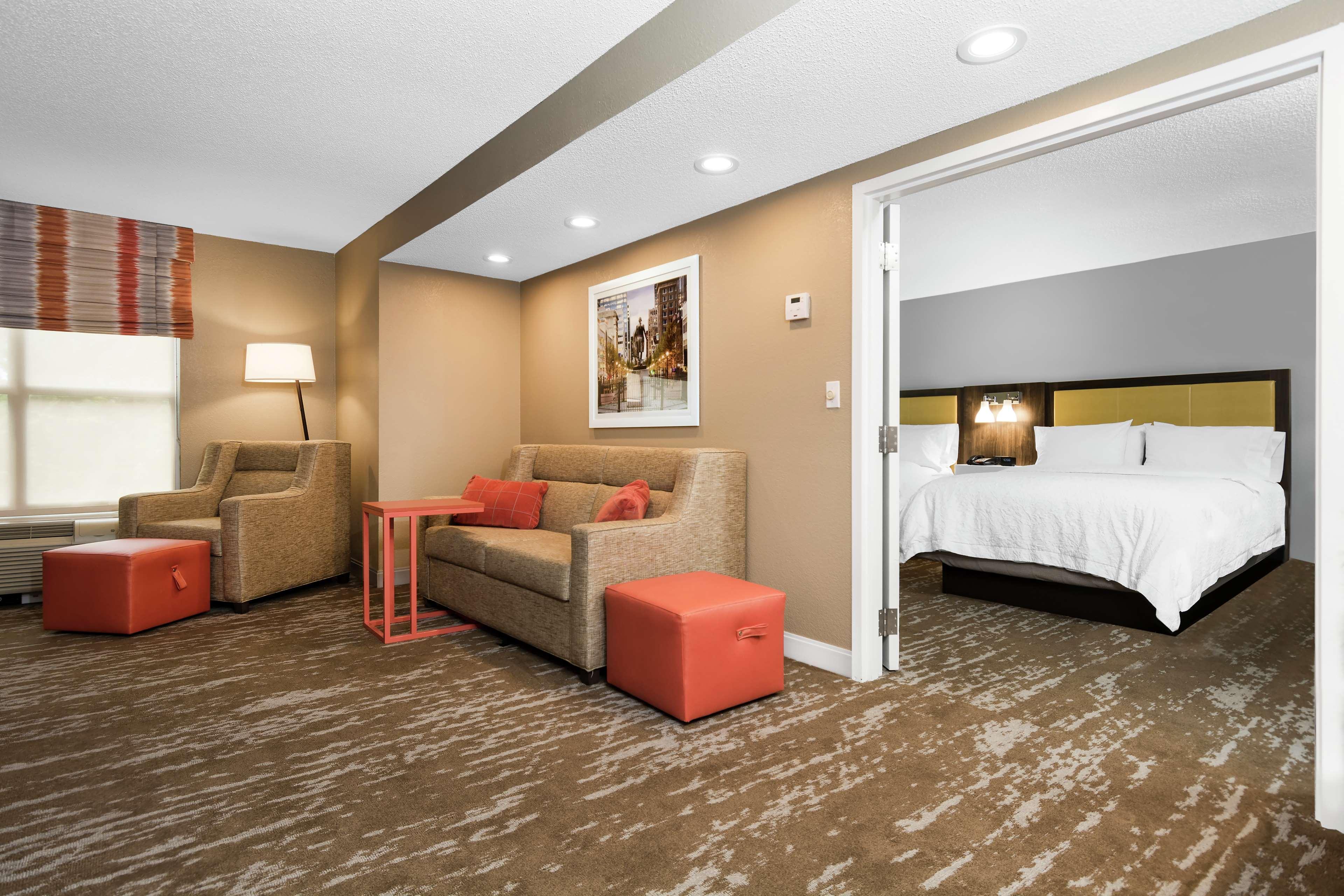 Hampton Inn & Suites Raleigh Cary Lenovo Center Bagian luar foto