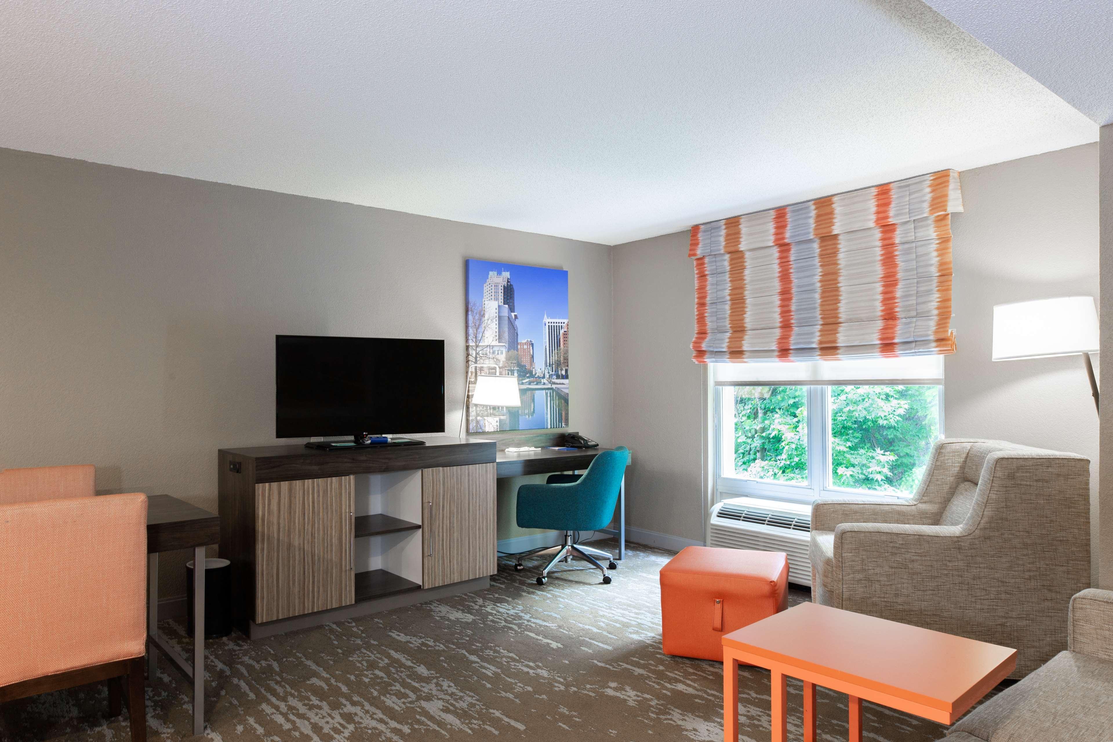 Hampton Inn & Suites Raleigh Cary Lenovo Center Bagian luar foto