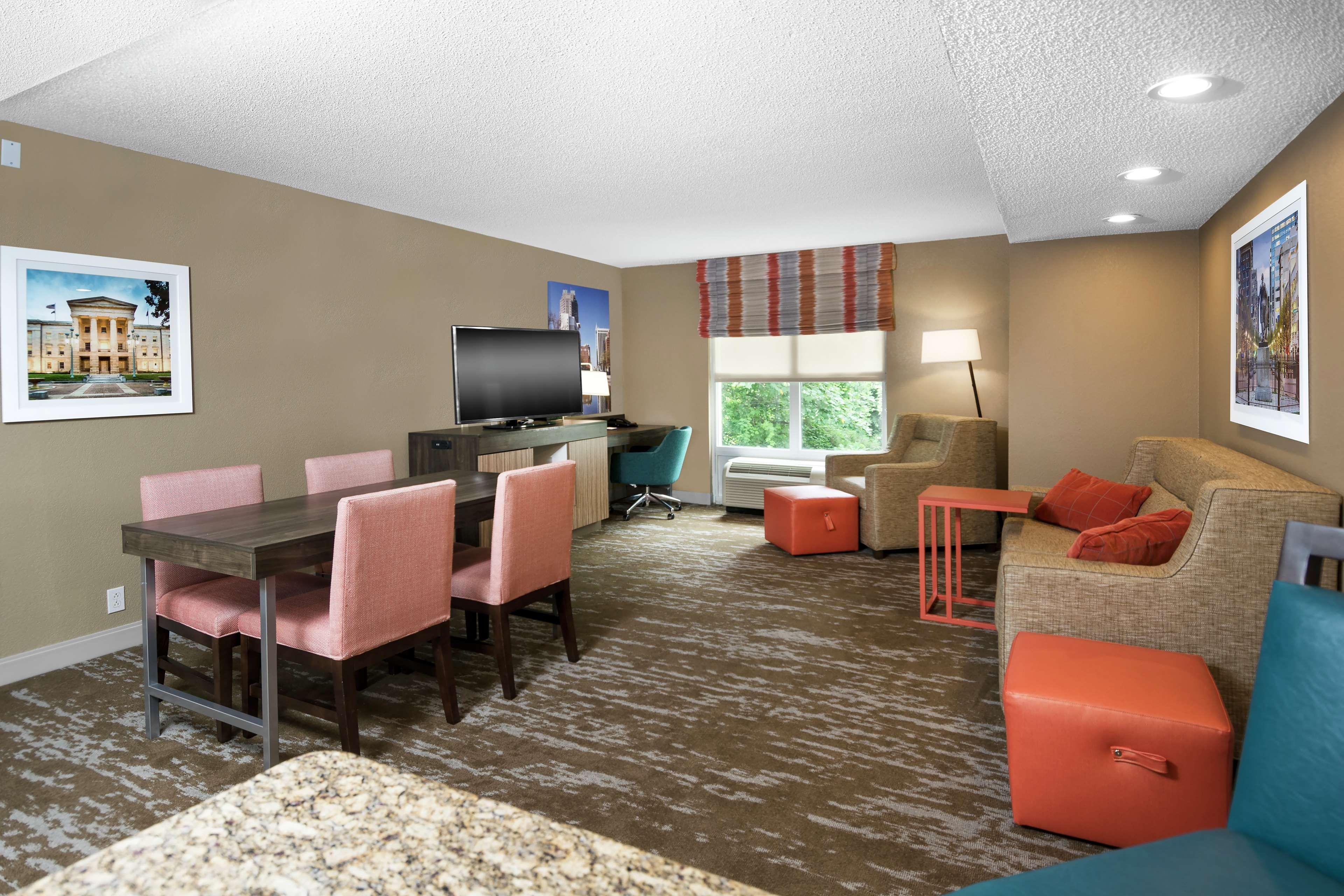 Hampton Inn & Suites Raleigh Cary Lenovo Center Bagian luar foto