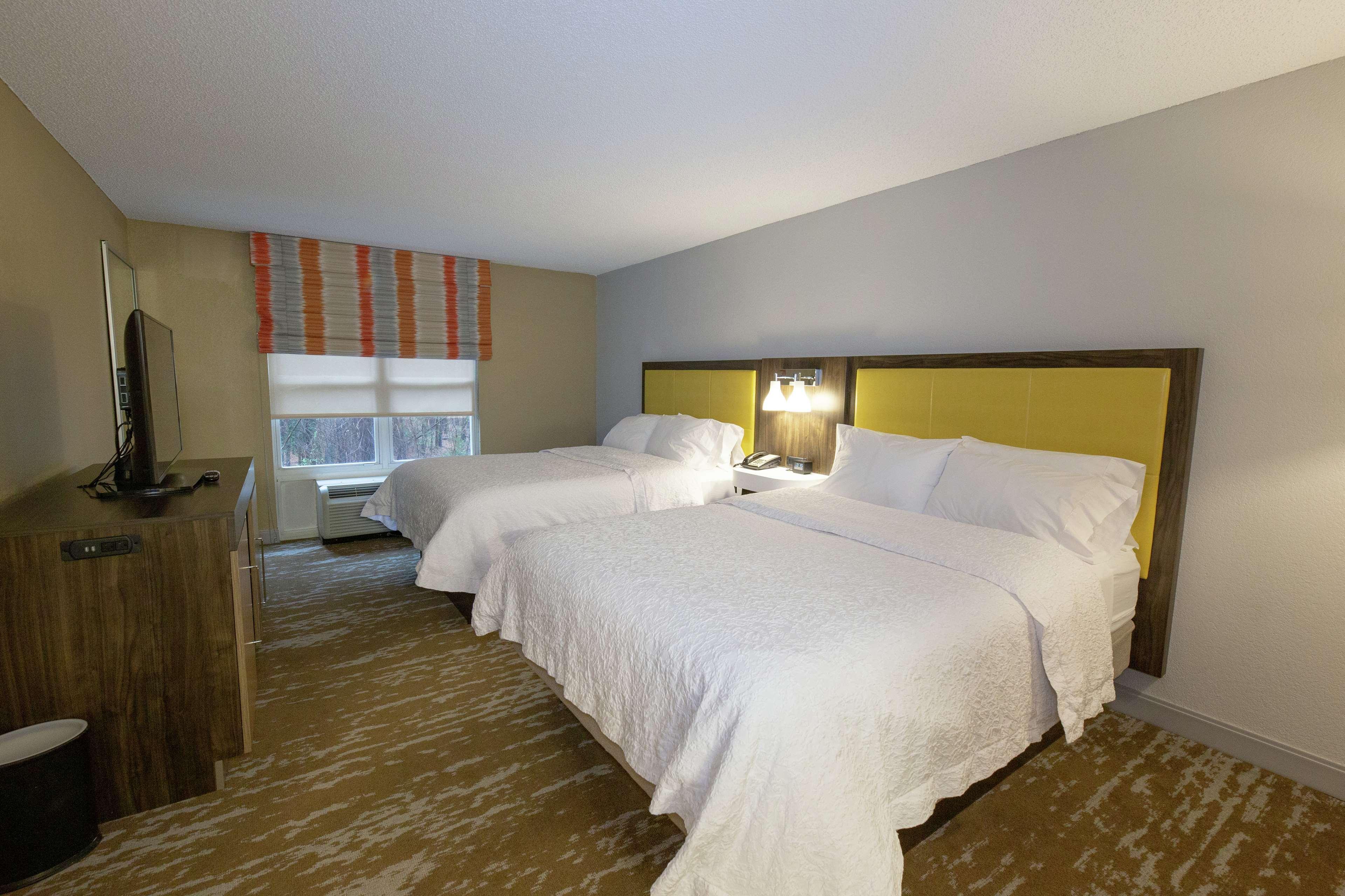 Hampton Inn & Suites Raleigh Cary Lenovo Center Bagian luar foto