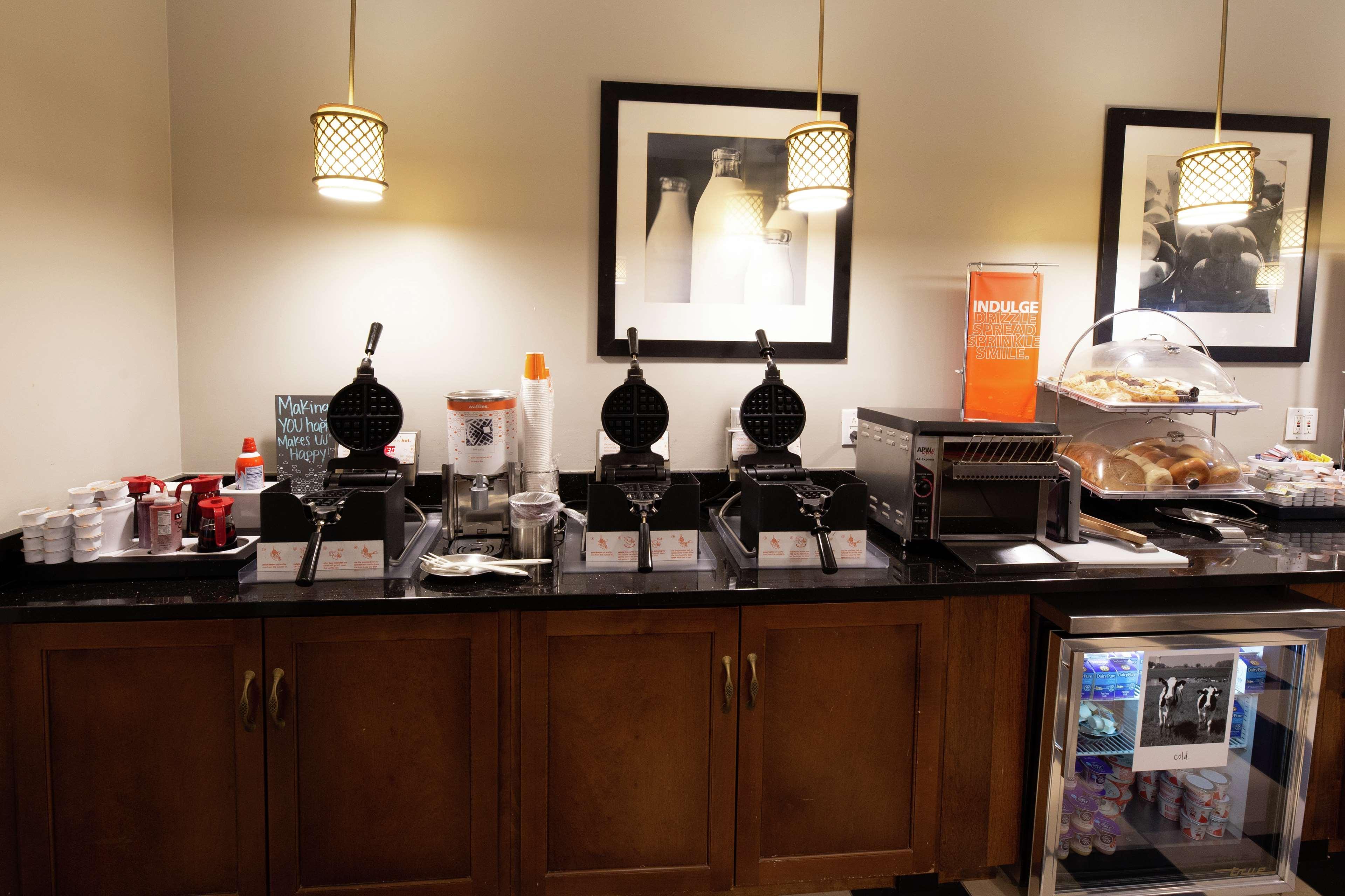 Hampton Inn & Suites Raleigh Cary Lenovo Center Bagian luar foto