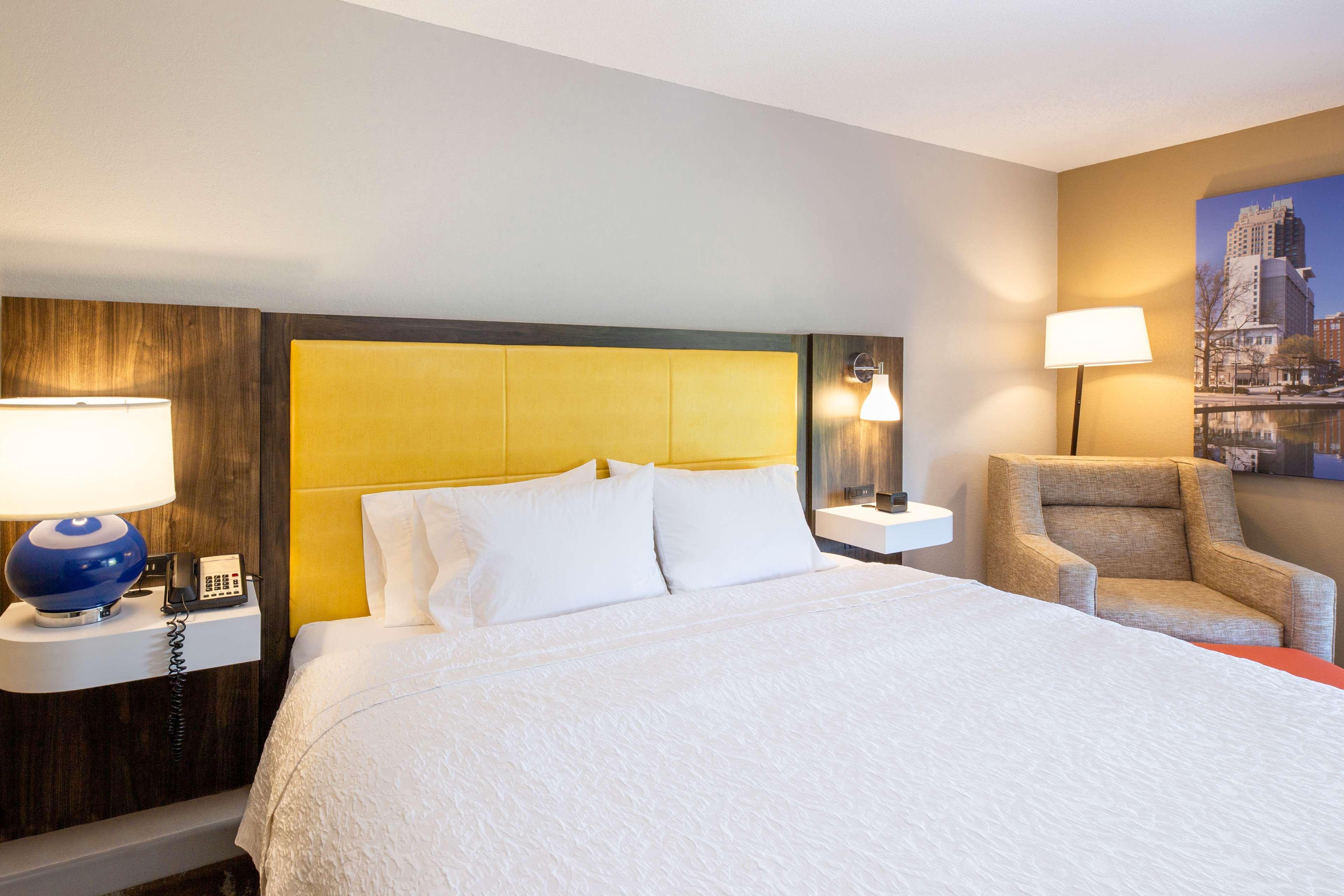 Hampton Inn & Suites Raleigh Cary Lenovo Center Bagian luar foto