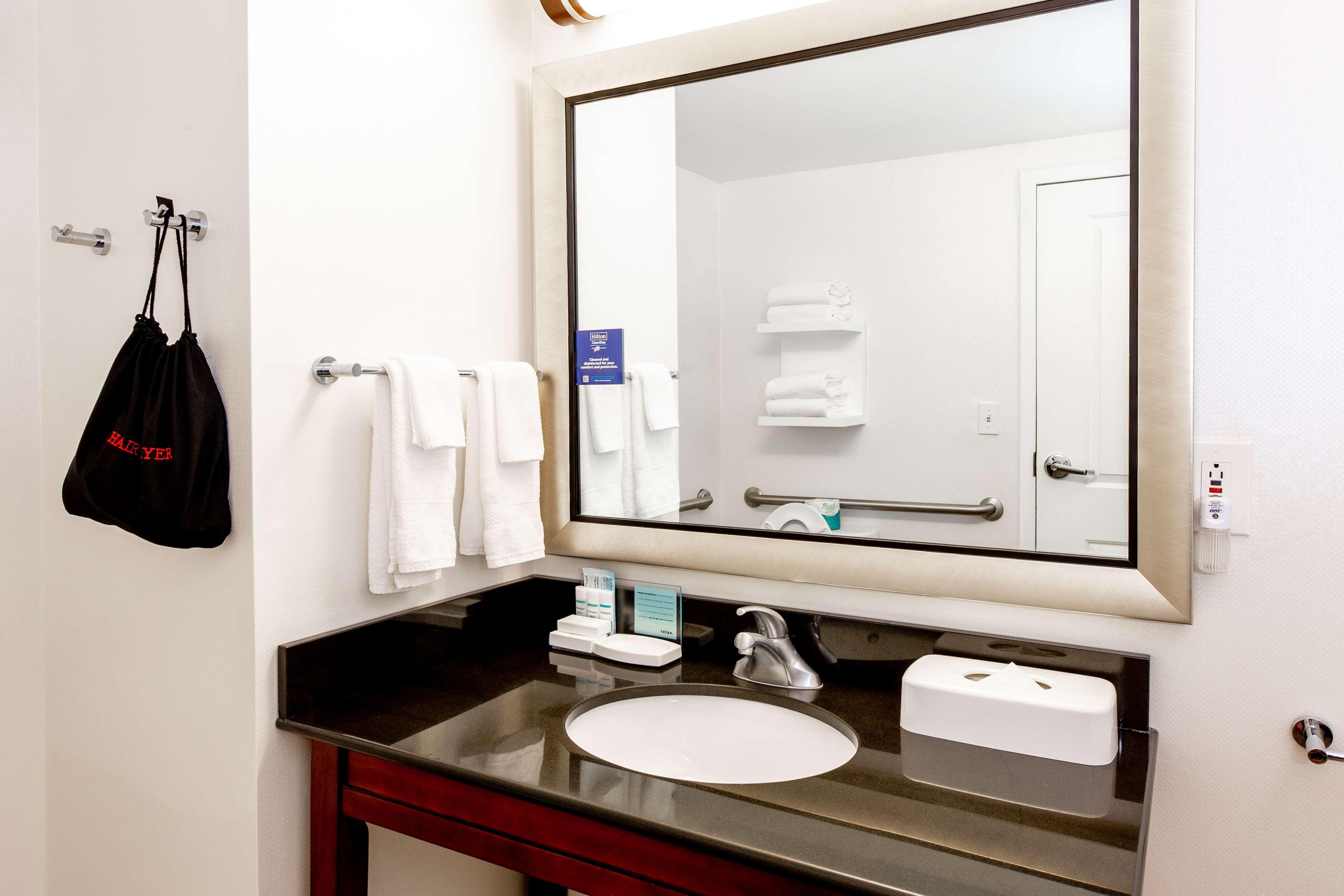 Hampton Inn & Suites Raleigh Cary Lenovo Center Bagian luar foto