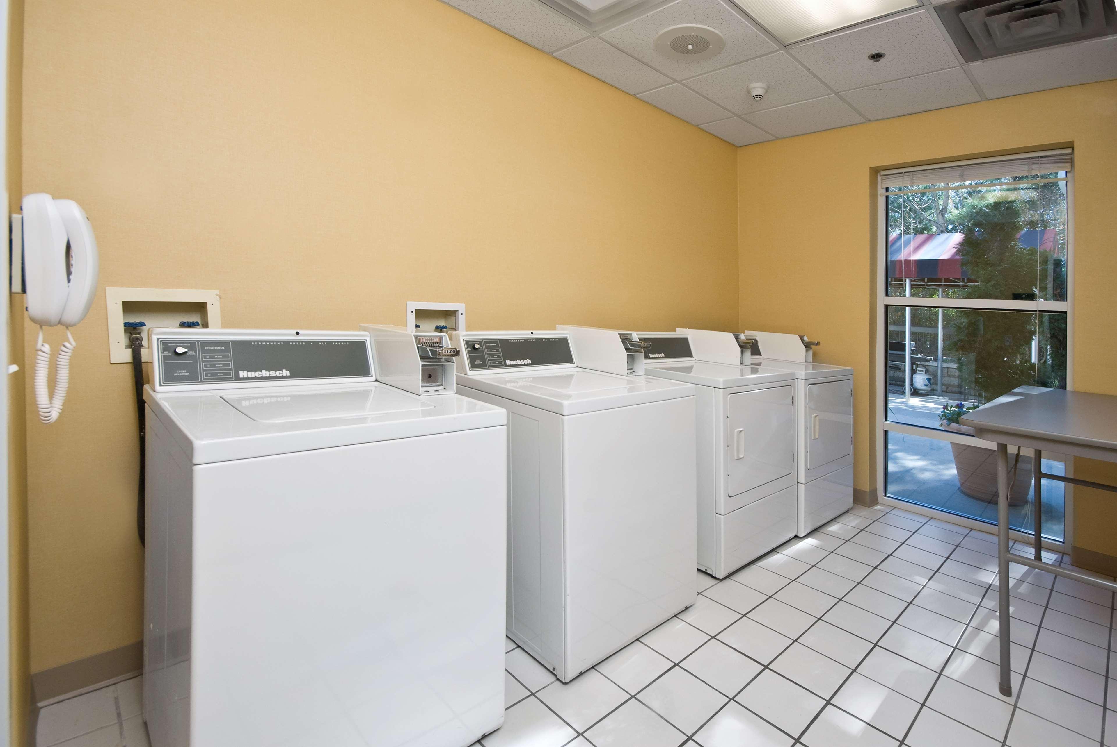 Hampton Inn & Suites Raleigh Cary Lenovo Center Bagian luar foto