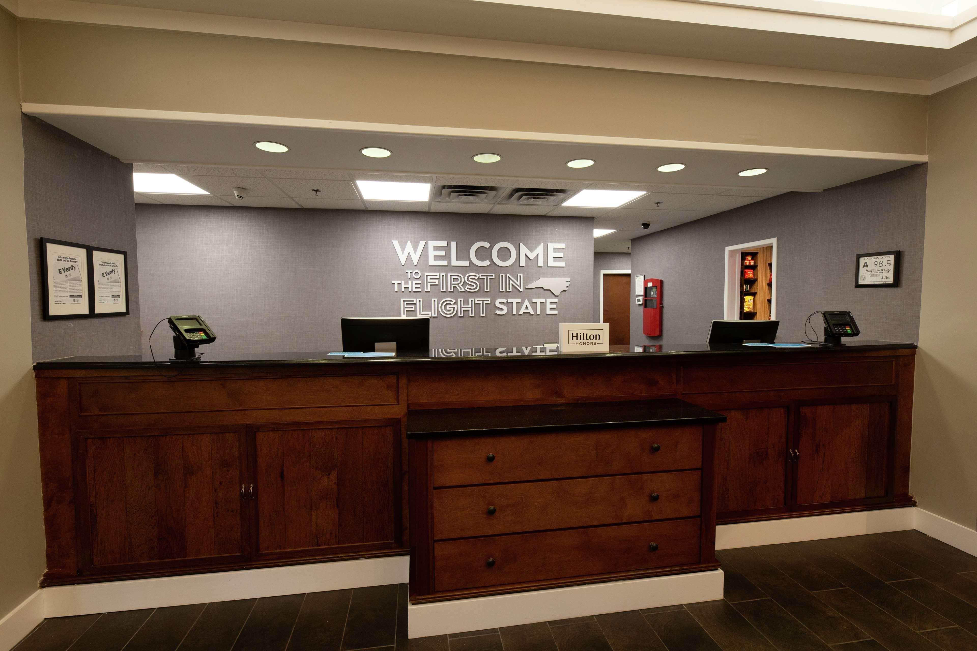Hampton Inn & Suites Raleigh Cary Lenovo Center Bagian luar foto