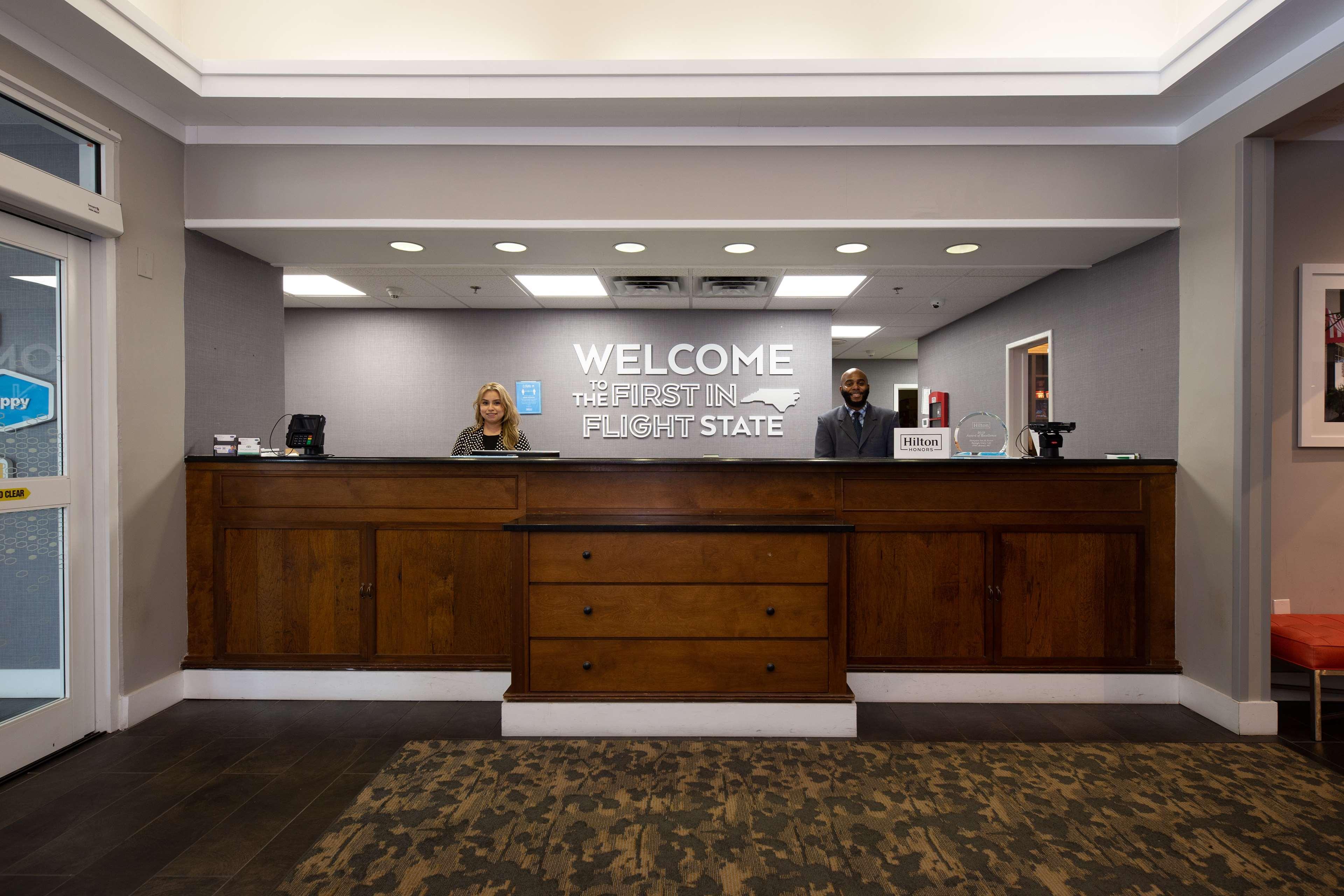 Hampton Inn & Suites Raleigh Cary Lenovo Center Bagian luar foto