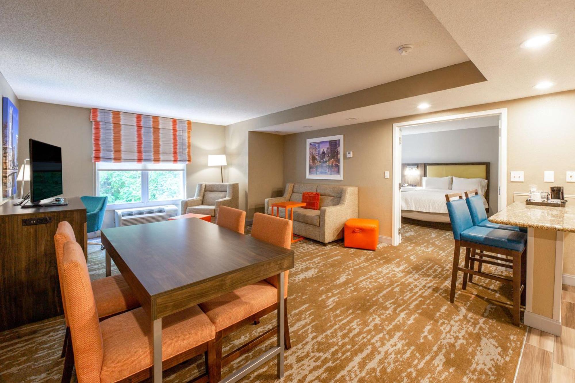 Hampton Inn & Suites Raleigh Cary Lenovo Center Bagian luar foto