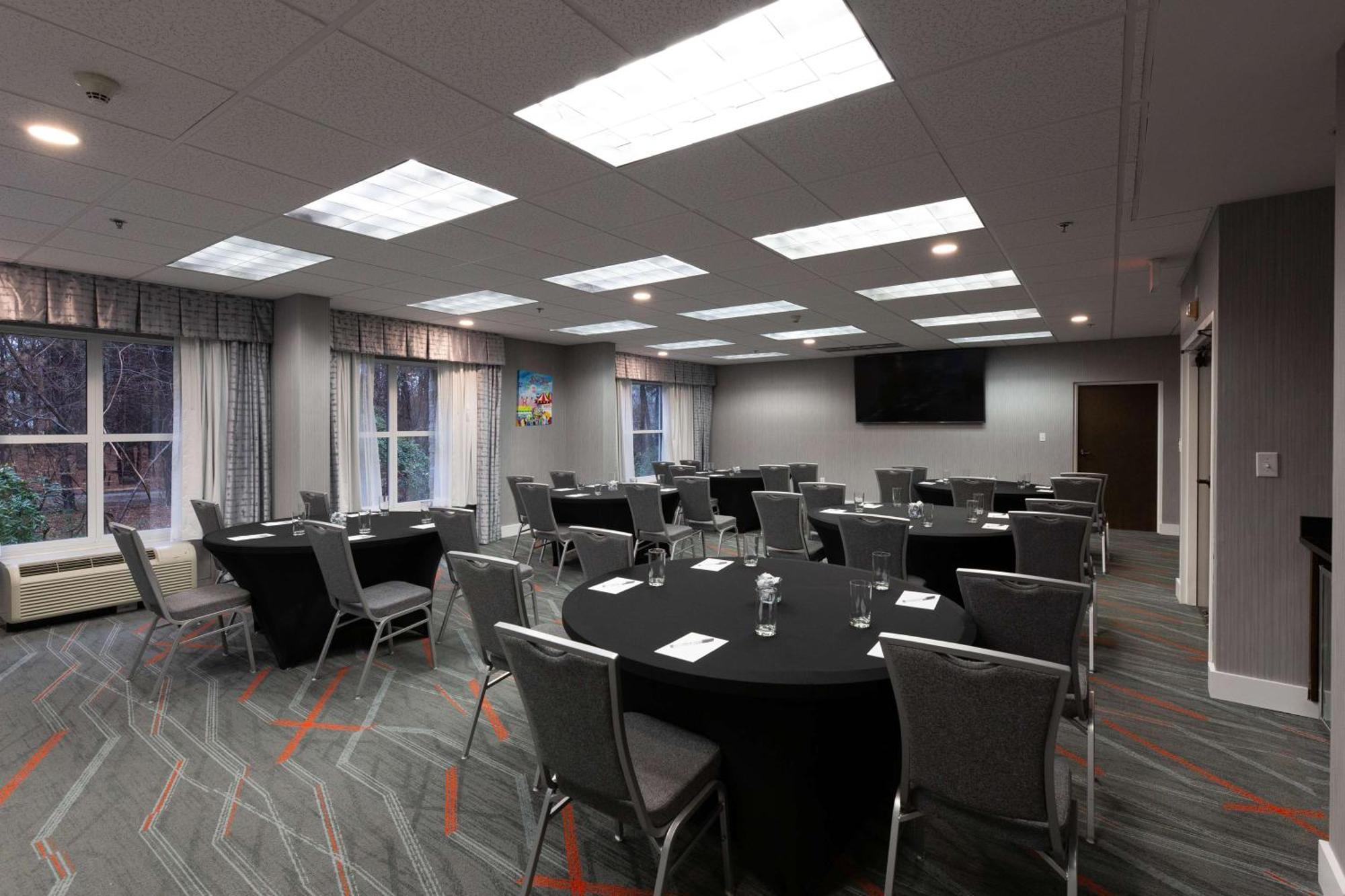 Hampton Inn & Suites Raleigh Cary Lenovo Center Bagian luar foto