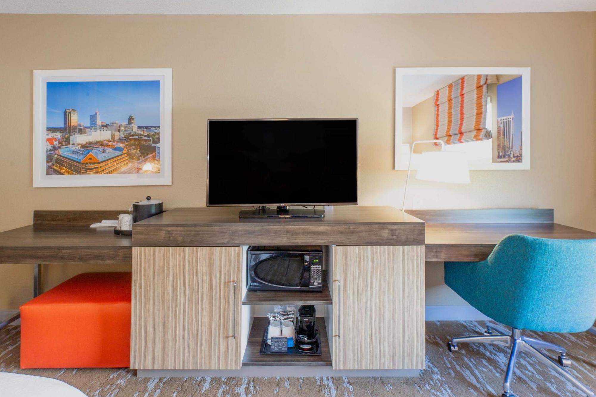 Hampton Inn & Suites Raleigh Cary Lenovo Center Bagian luar foto