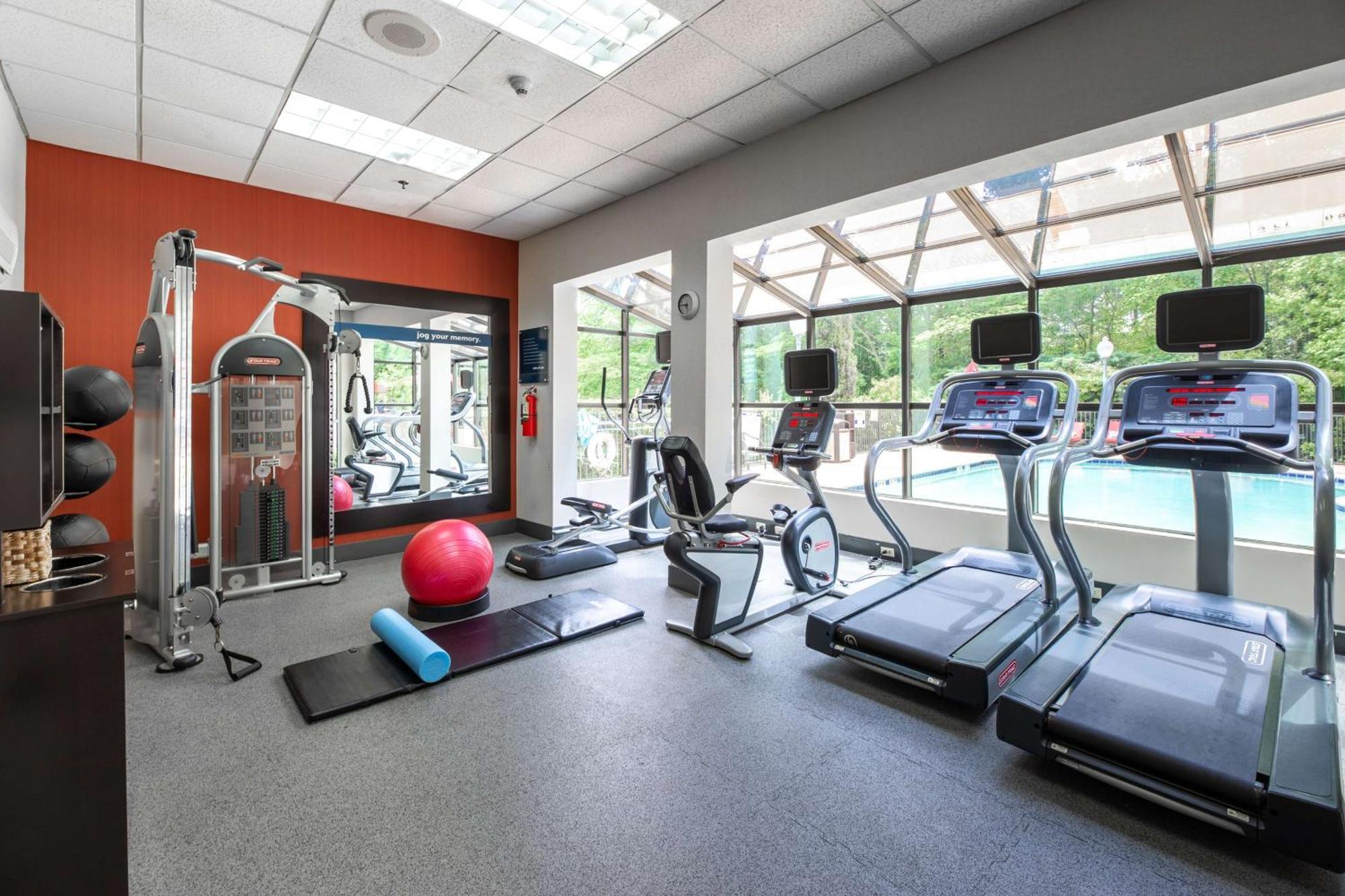 Hampton Inn & Suites Raleigh Cary Lenovo Center Bagian luar foto