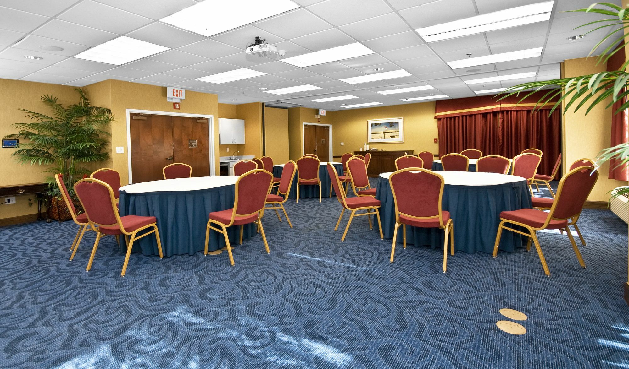 Hampton Inn & Suites Raleigh Cary Lenovo Center Bisnis foto